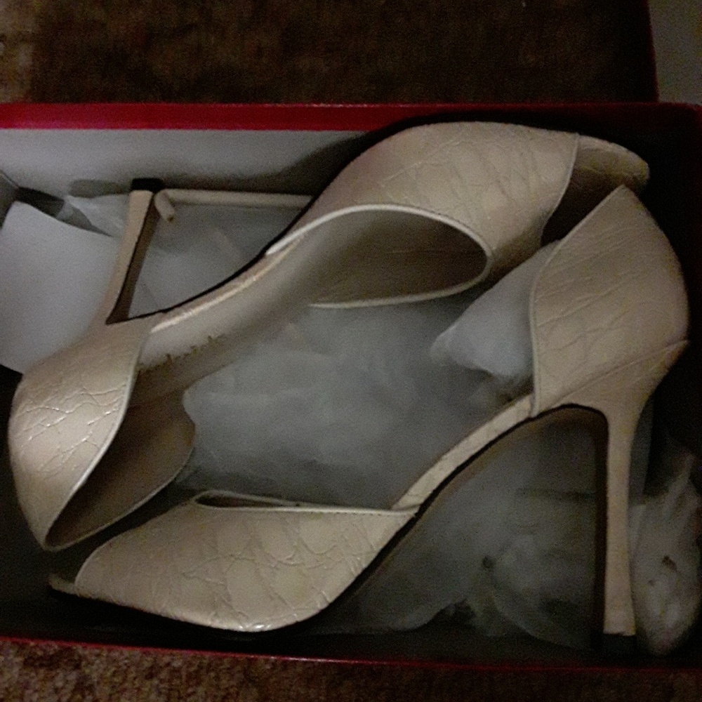 Excellent  condition. Worn once. No need.